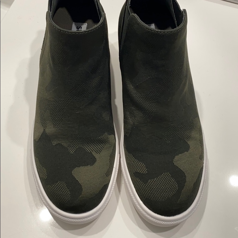 Steve Madden Army Green Sneakers - Picture 4 of 5